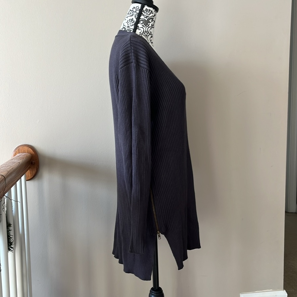 Ingrid & Isabel Ribbed V-Neck Sweater - Picture 4 of 7